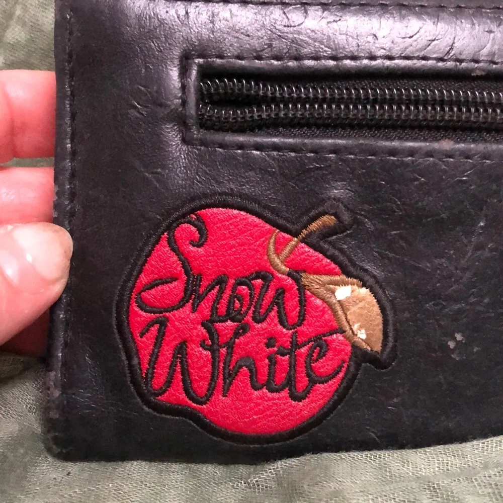 Vintage Disney Loungefly Snow White Wallet Used Condition